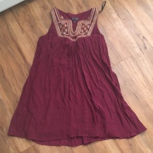 Maroon sleeveless shift dress